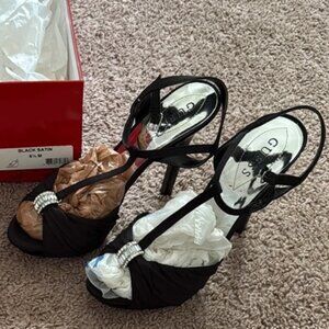 Size 8.5 Guess Black Heels w Crystal
